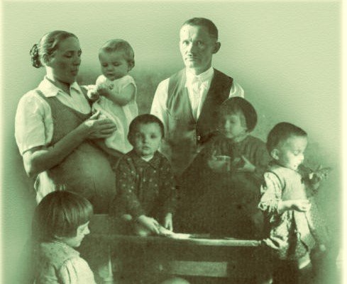 Rodzina Ulmów z Markowej na Podkarpaciu, która zginęła z rąk Niemców za udzielenie pomocy Żydom.