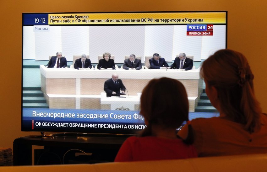 Russian parliament approves use of force in Crimea