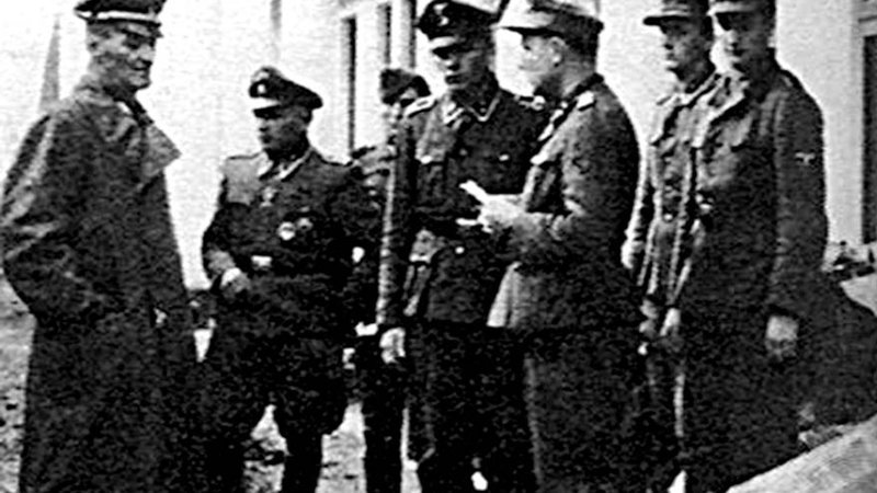 Na zdjęciu pierwszy z lewej to Oskar Dirlewanger, fot. Polska Zbrojna